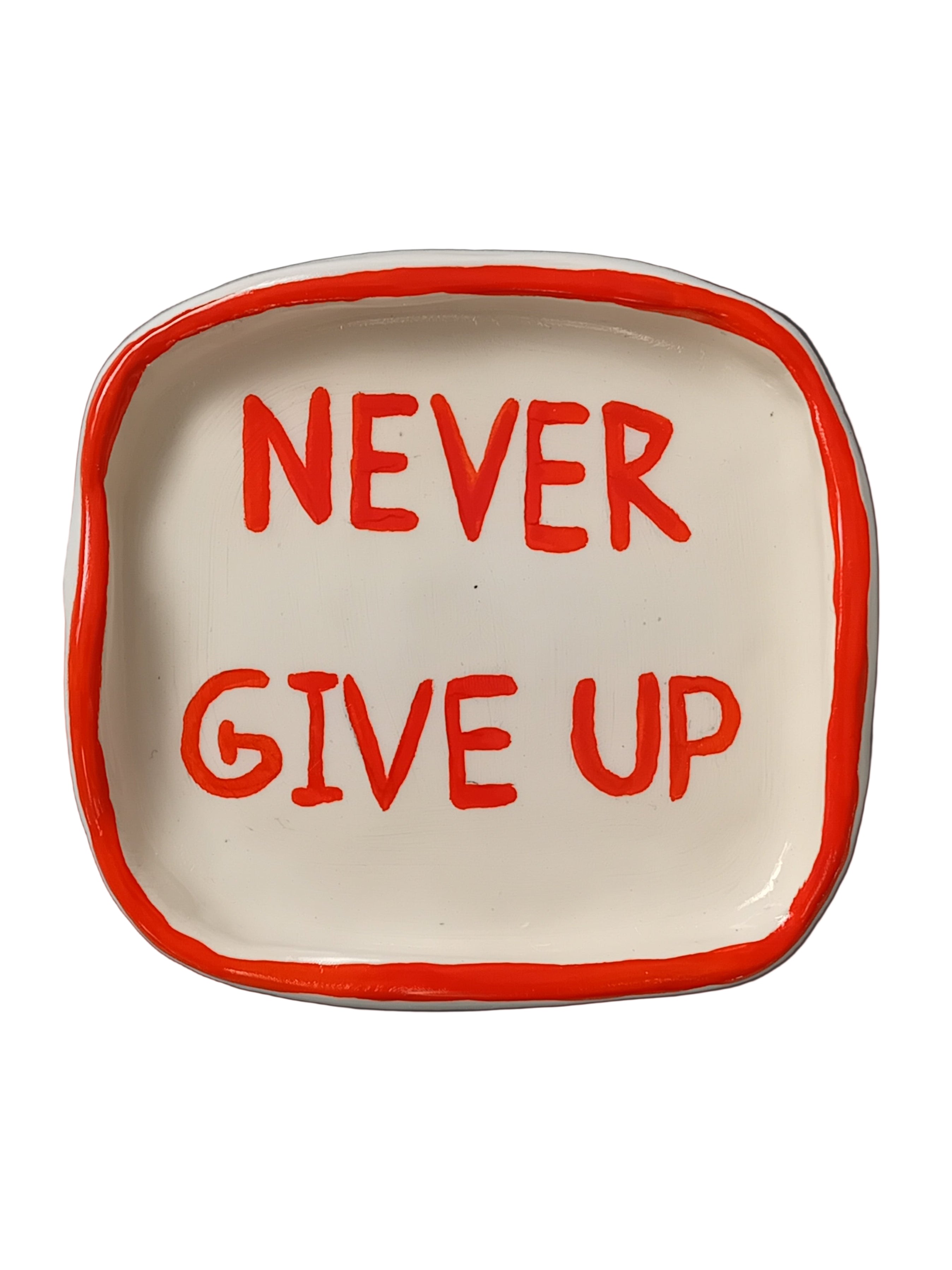 Atelier TM terre et Mot. Coupelle artisanale avec message positif, idéale comme cadeau bien-être, porte-bijoux ou décoration apaisante.